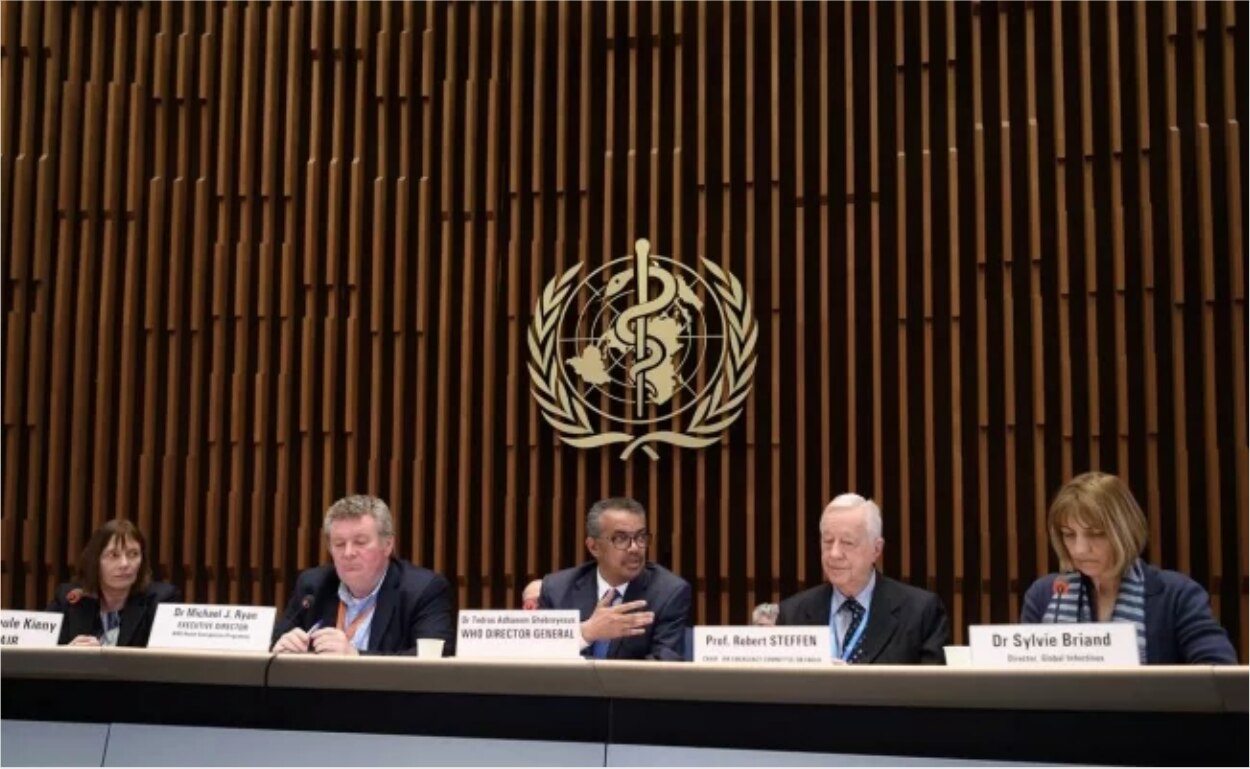 Comité de la Organización Mundial de la Salud en reunión por coronavirus (Foto: AFP)