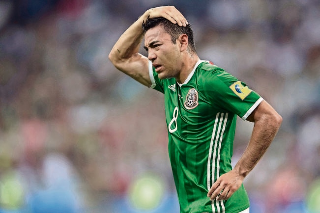 Marco Fabián será baja al menos 60 días