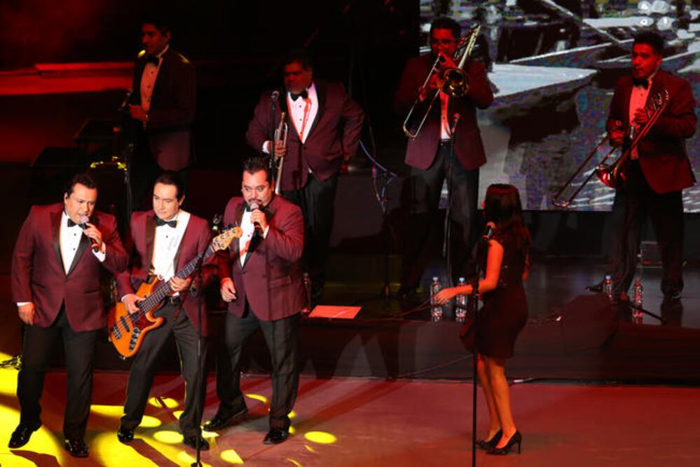 Los músicos deleitaron con temas como “20 rosas” y “Mi niña mujer”. (FOTOS: BERENICE FREGOSO. EL UNIVERSAL)