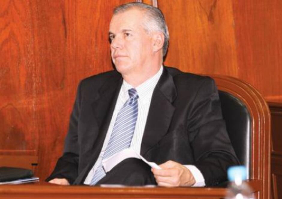 Diputado se avergüenza de INE