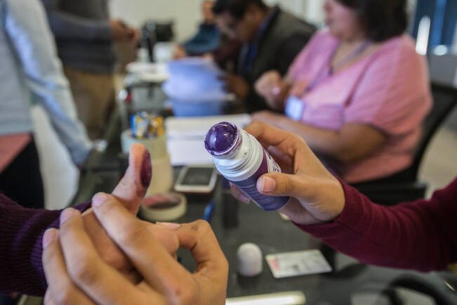 A las 10 de la noche ya había tendencias, y algunas sorpresas, con el cierre de conteo en cuatro facultades: Química, Lenguas y Letras, Medicina y Psicología entregaron sus cuatro votos a Teresa García.
