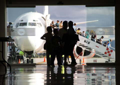 Llegan queretanos varados en Ixtapa