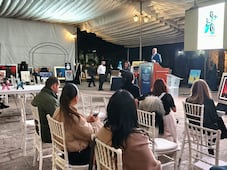 Realizan una subasta en homenaje a médicos
