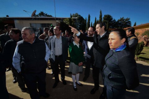 Presentan peticiones para el gobernador