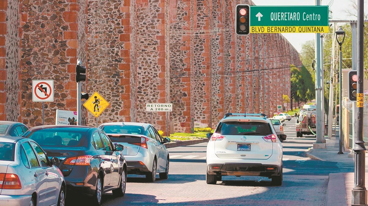 Contra el reemplacamiento en Querétaro, Morena ingresa "acción colectiva"