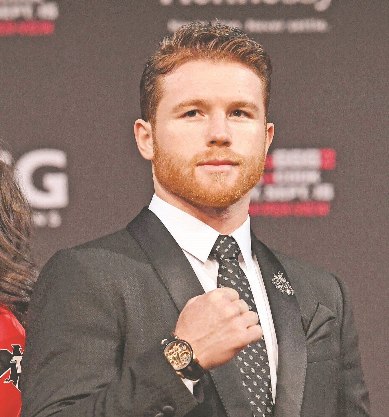 Canelo hace un negocio pequeño