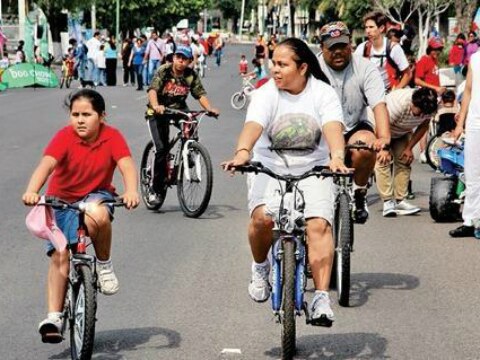 Priístas realizan día sin auto