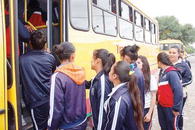 Anuncian transporte escolar gratuito