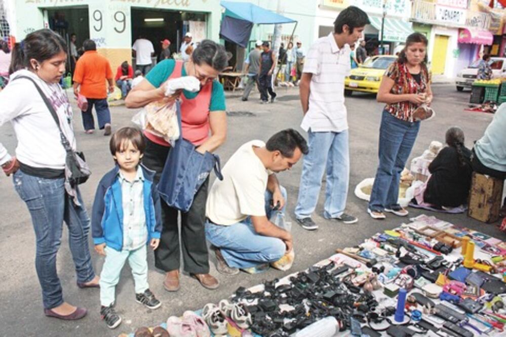 Viven de vender cosas usadas y antiguas 