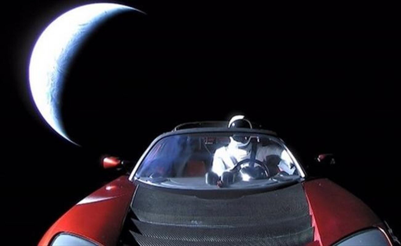 Elon Musk comparte la última foto de su Tesla antes de que llegue al cinturón de asteroides