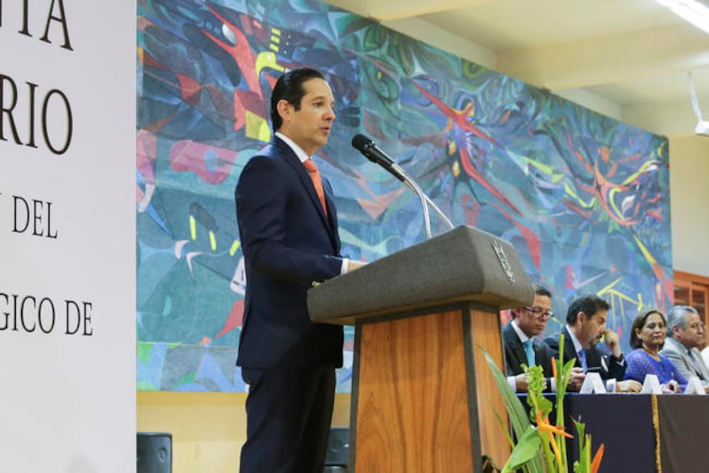 El gobernador Francisco Domínguez Servién asegura que el SEA es completamente independiente y no tiene que rendir cuentas al Poder Ejecutivo; sólo se le dotará de presupuesto, pero ellos se encargarán de la operación. (ESPECIAL)