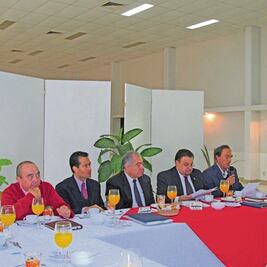 Buscan que universitarios tengan cédula profesional