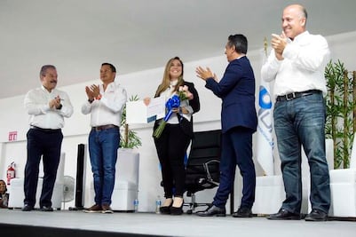 Cuatro candidatos asisten a foro que convocó la UNIQ