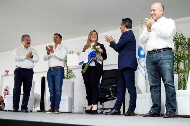 Cuatro candidatos asisten a foro que convocó la UNIQ