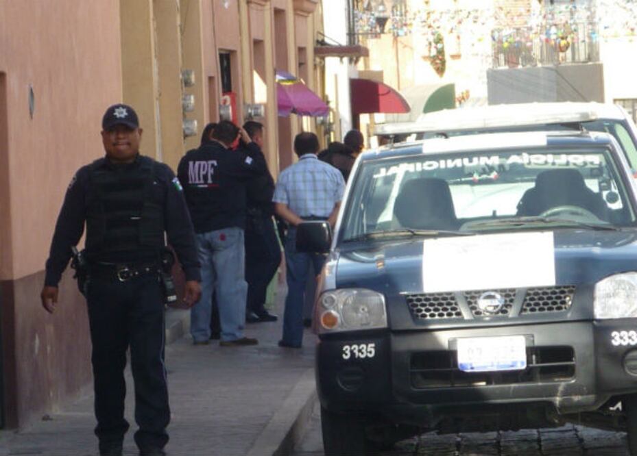 Decomisan en SJR supuesta mercancía pirata.