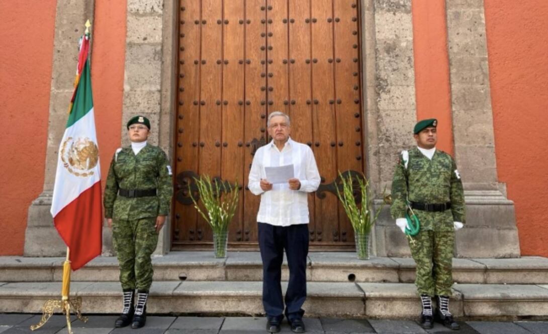 AMLO jura que su gobierno mejorará el sistema de salud; recuerda a víctimas de pandemia