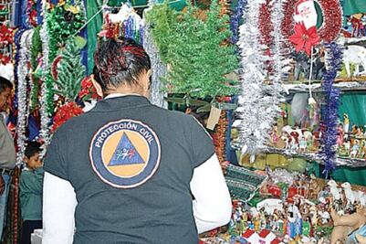 Verifican seguridad en tianguis navideños