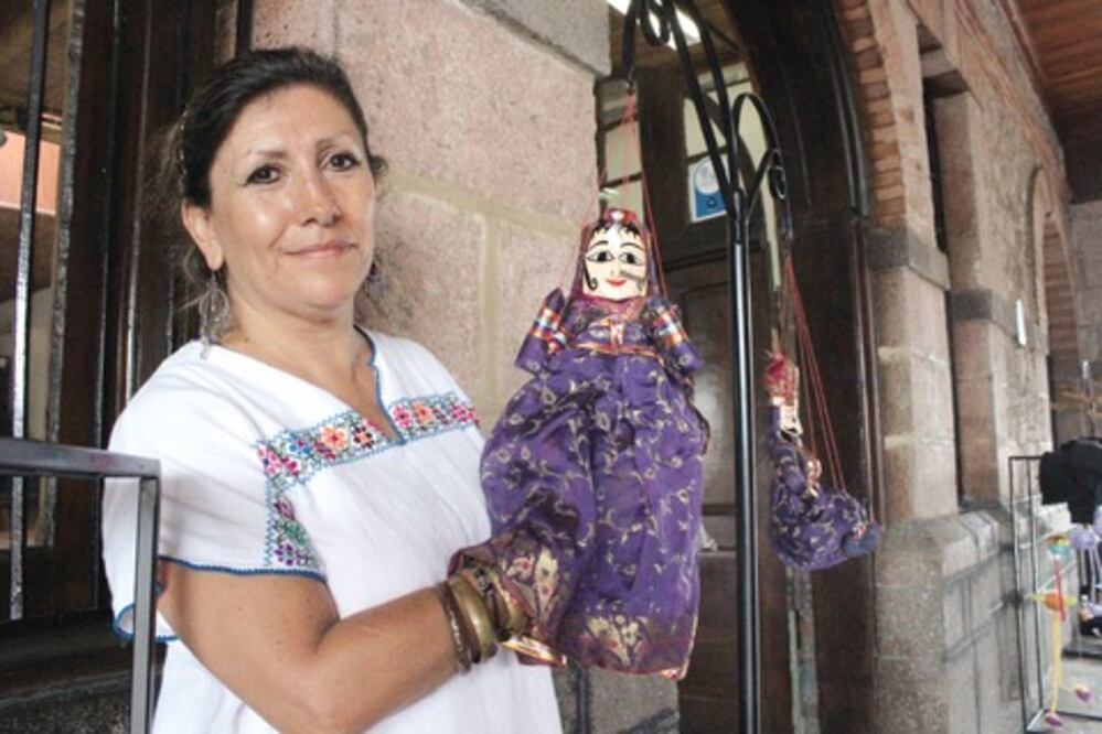 Celebran a Luz Angélica Colín