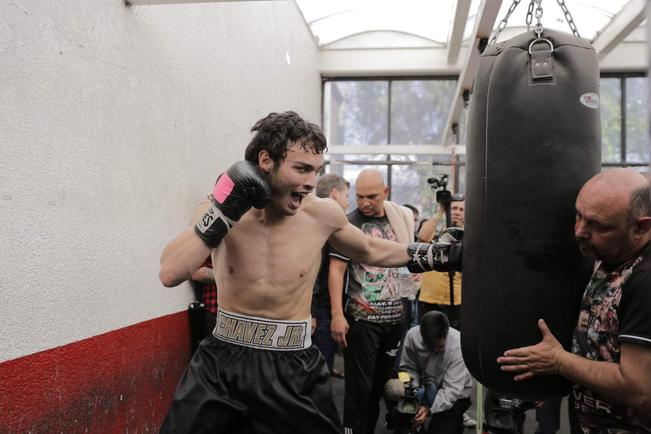 entrenamiento del “Hijo de la Leyenda” comenzó a las 3:30 de la tarde en el gimnasio Romanza (ALEJANDRA LEYVA. EL UNIVERSAL)