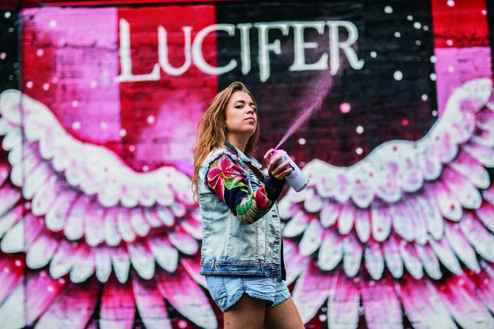 La artista urbana Sofía Castellanos interpretó a Lucifer. / Fotos: Universal Channel