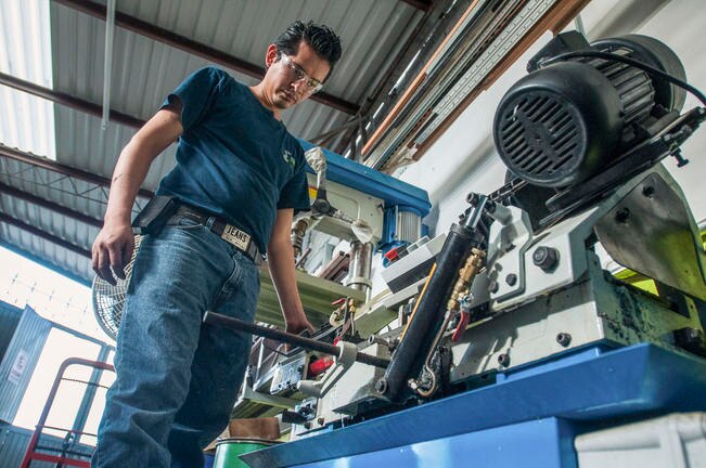 Profesionistas elevan costo de sus servicios