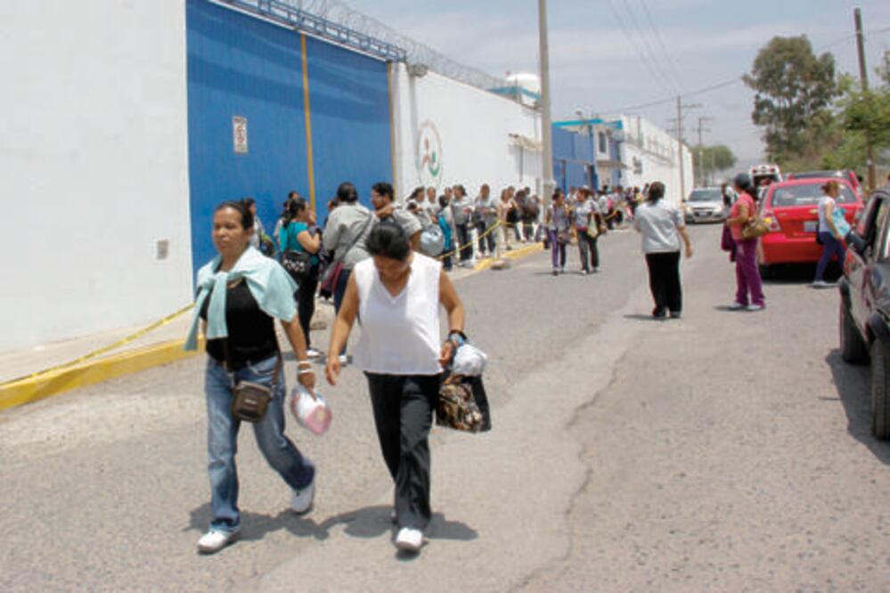Evacuan empresa por fuga química