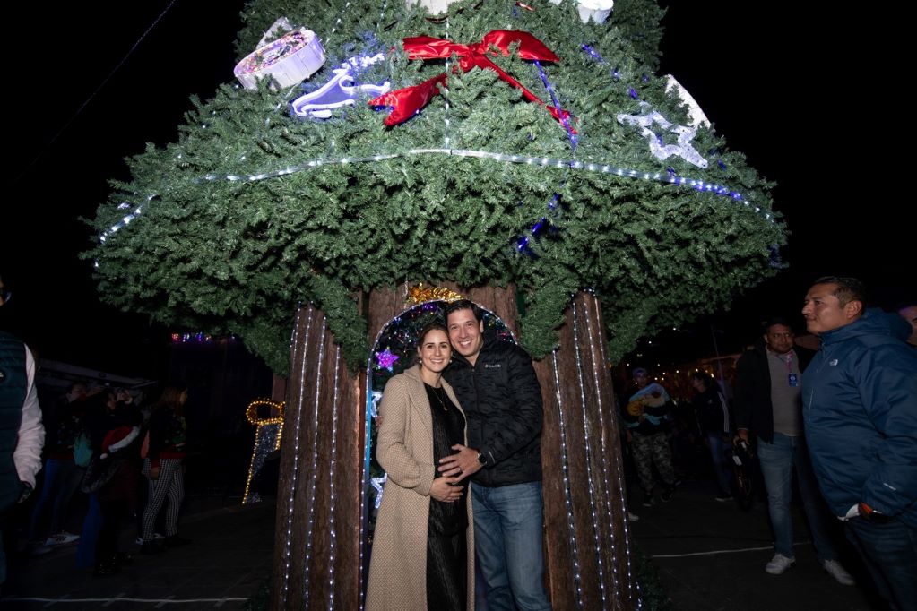 Encienden el Árbol de Navidad en El Marqués. Foto: Especial
