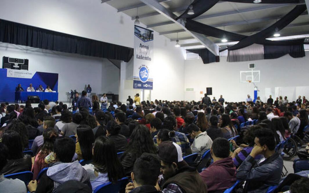 Las preguntas formuladas por la comunidad de bachilleres dirigidas a los candidatos fueron enfocadas a conocer sus motivos para ser rector. (ESPECIAL)