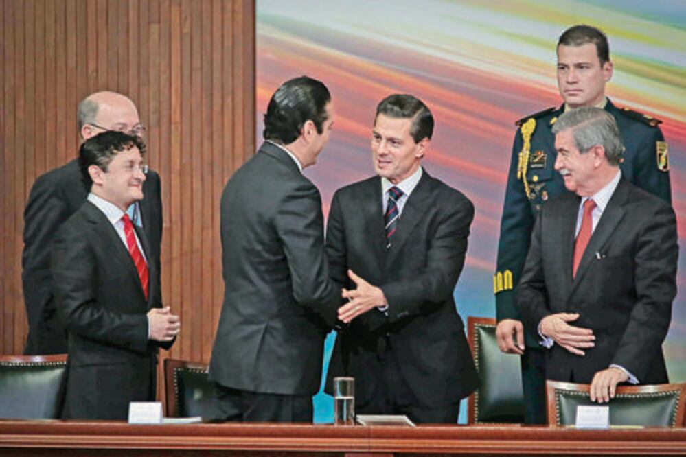 La sociedad exige apego a la ley: FDS