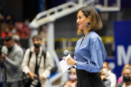 Designan a medallista olímpica Iridia Salazar como nueva titular del Indereq 