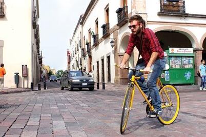 Turistas recorren Querétaro en bici