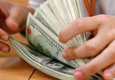 Dólar supera los $15 en 6 años