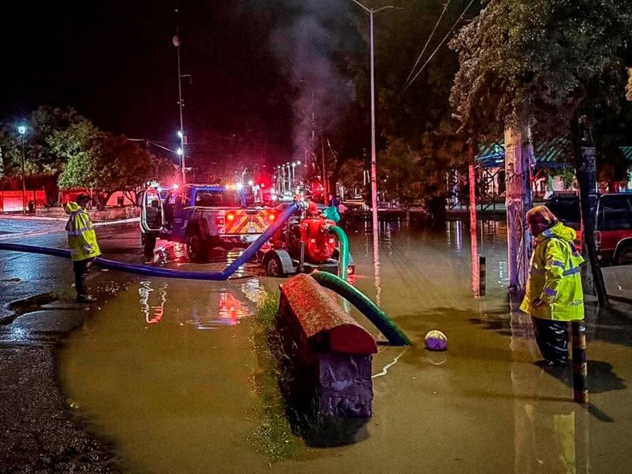Realizan desfogue controlado en presas y bordos de El Marqués. FOTO. ESPECIAL