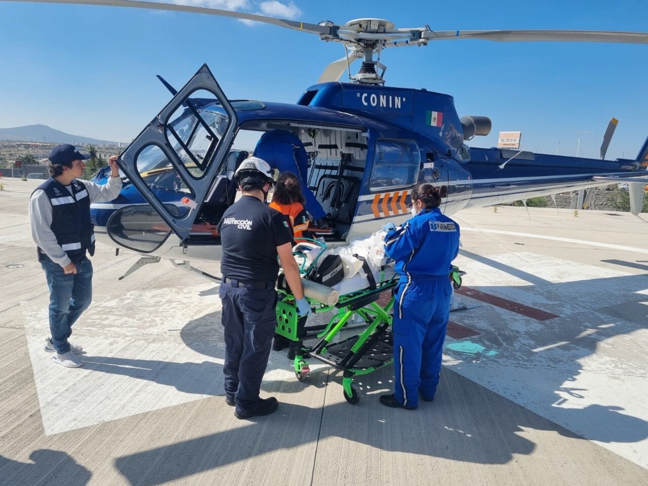 En helicóptero, trasladan a CDMX a menor que sufrió quemaduras en accidente