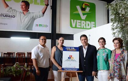 Astudillo firma pacto en favor de la infancia 