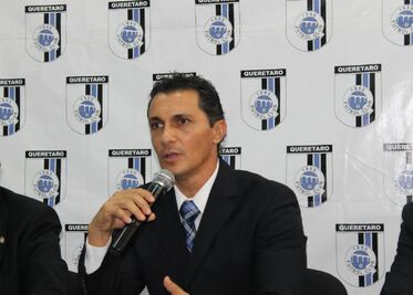  Gallos Blancos pasa charola