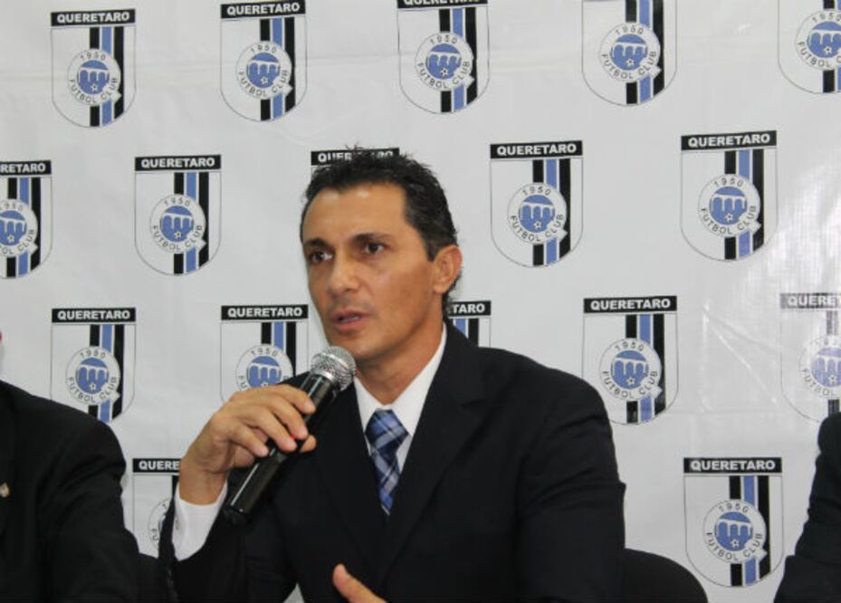  Gallos Blancos pasa charola