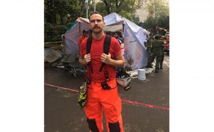 Bombero inglés viajó a México con sus propios medios para brindar su ayuda