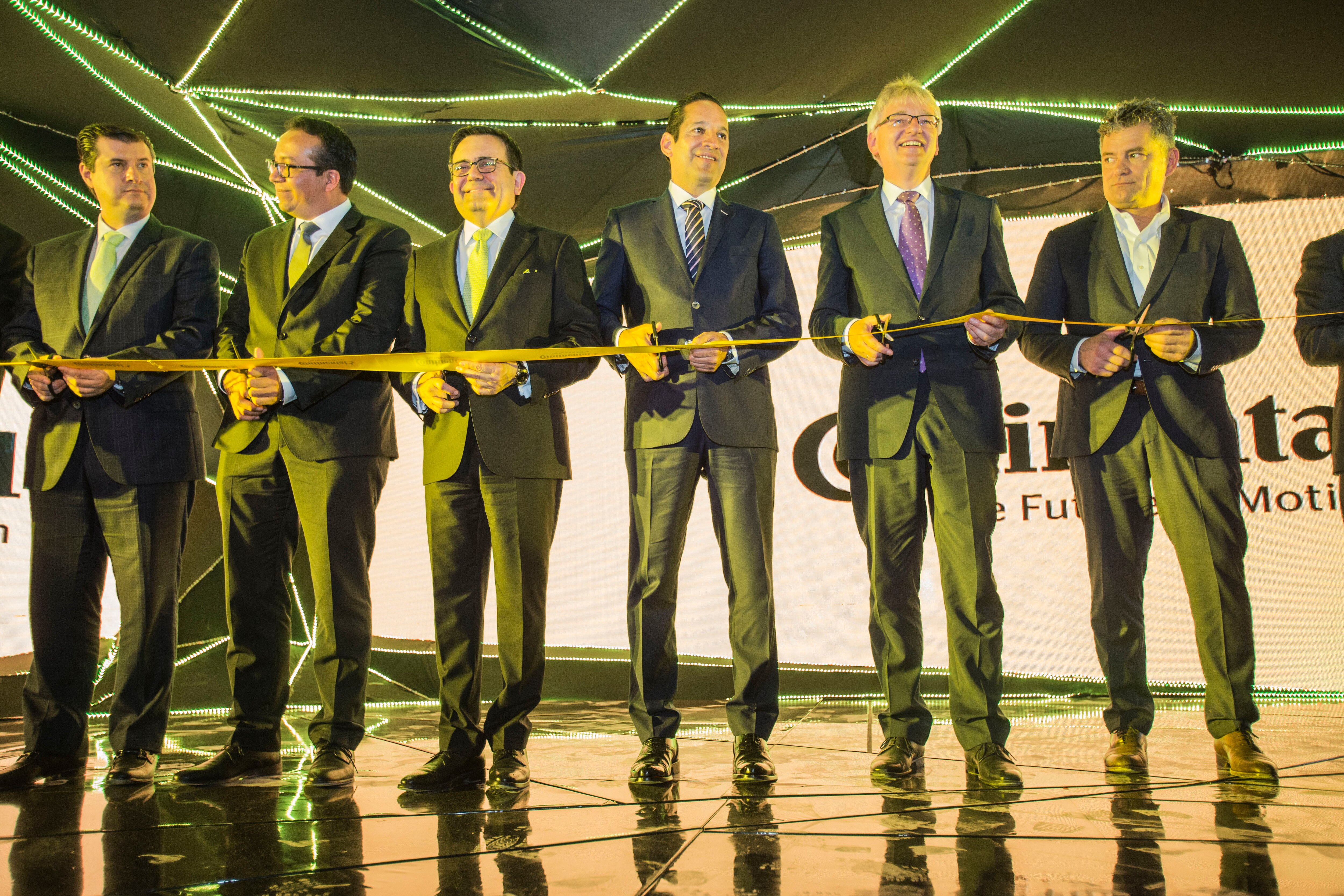 La ceremonia estuvo encabezada por el secretario de Economía Idelfonso Guajardo   FOTO: DÉMIAN CHÁVEZ