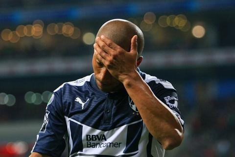 Sánchez se va con amenazas