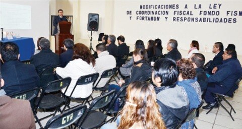 Reciben servidores públicos capacitación