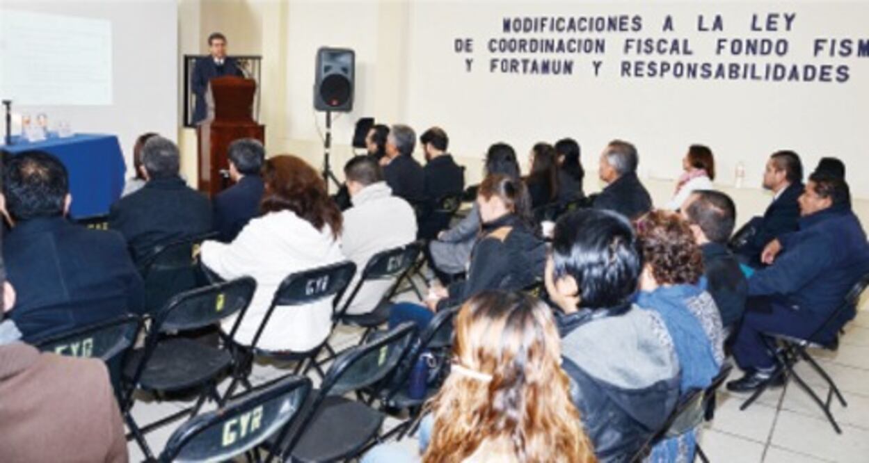 Reciben servidores públicos capacitación