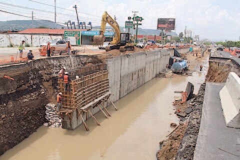 Inicia construcción vial en Paseo de la República