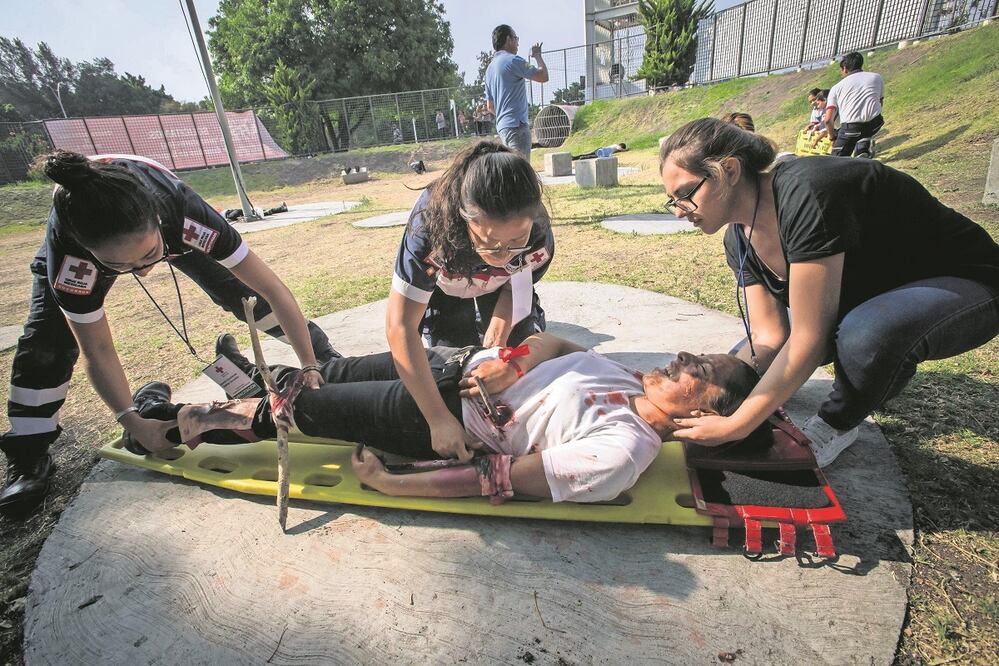 Autoridades destacan labor de paramédicos