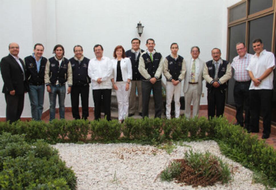 Orgullosos de la estudiantina: rector