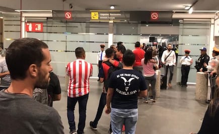 La afición abandonó a Chivas en el AICM