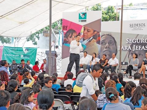 Mil 300 mdp para obra social