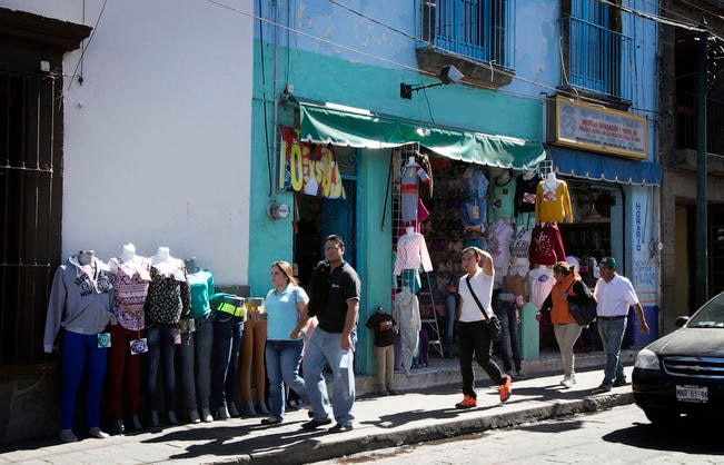 Los usurpadores pretendían cobrar hasta mil 500 pesos y llegaban a disminuir hasta 100 pesos, según se negociara con el propietario (ARCHIVO. EL UNIVERSAL)