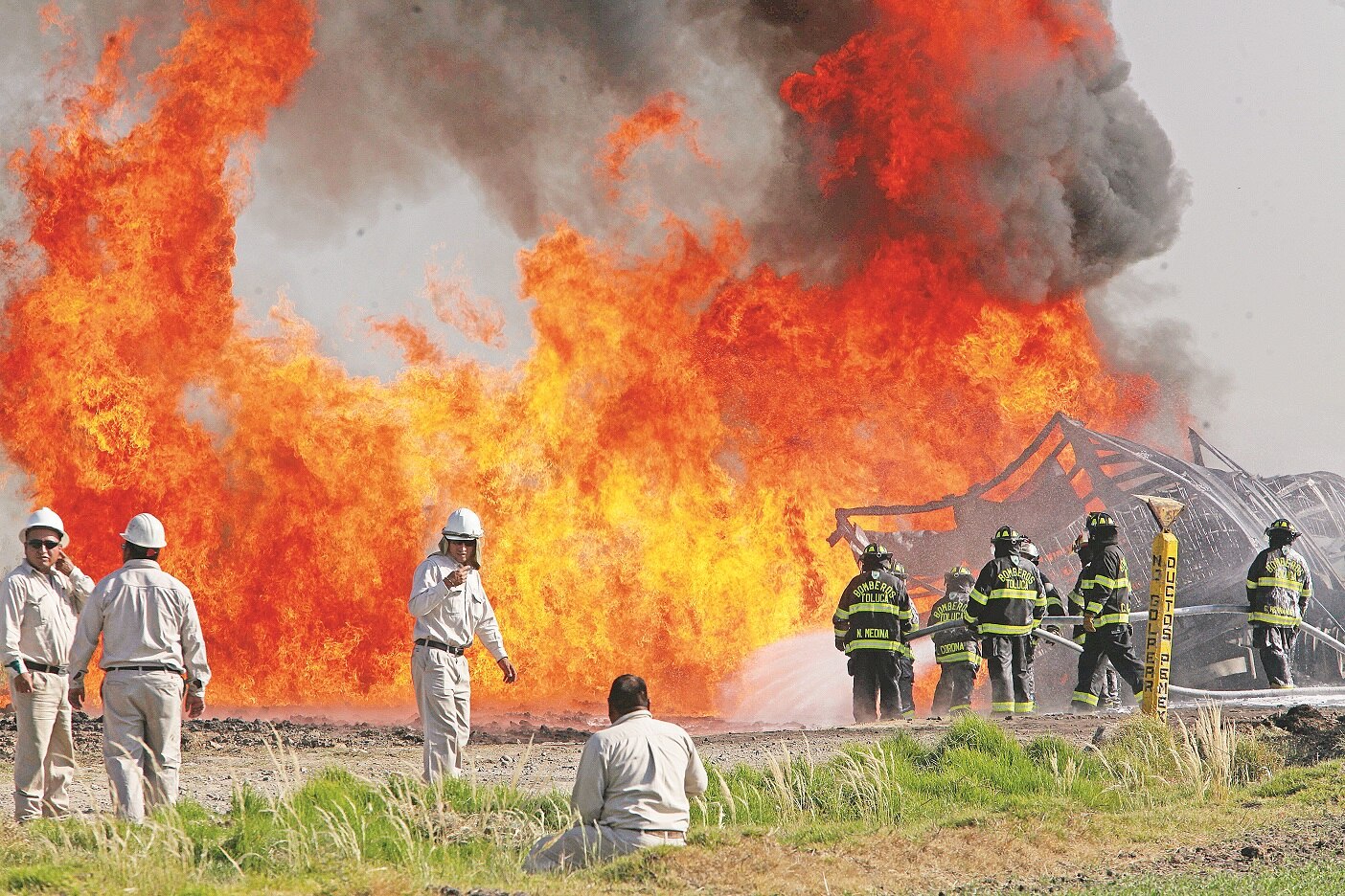 Antihuachicoleros combaten ordeña por $30 mil al mes