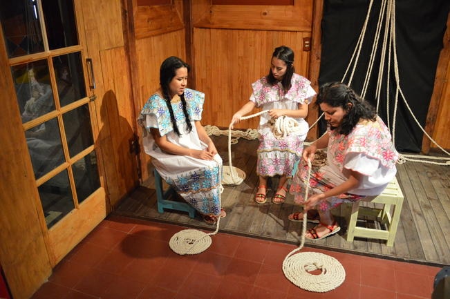 Llevan teatro a primarias y secundarias del estado